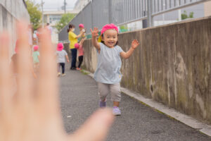 お散歩 坂道 京都　保育園 活動の様子