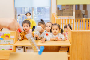 京都市保育園 右京区保育園 小規模保育園 冬　室内遊び