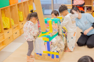 京都市保育園
小規模保育園
右京区保育園
活動の様子
2歳児
立体制作