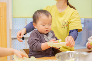 京都市　保育園 右京区　保育園 小規模保育園 活動の様子 食育　0歳児