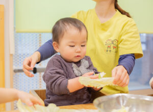 京都市　保育園 右京区　保育園 小規模保育園 活動の様子 食育　0歳児