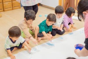 京都市保育園 右京区保育園 小規模保育園 活動の様子 感触遊び