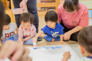 京都市保育園 右京区保育園 小規模保育園 活動の様子 感触遊び