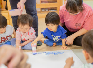 京都市保育園 右京区保育園 小規模保育園 活動の様子 感触遊び