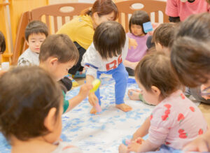 京都市保育園 右京区保育園 小規模保育園 活動の様子 感触遊び