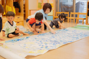 京都市保育園 右京区保育園 小規模保育園 絵の具 制作