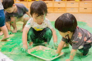 京都市保育園 右京区保育園 小規模保育園 感触遊び ぬたくり遊び