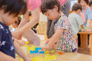 京都市保育園 右京区保育園 小規模保育園 活動の様子 感触遊び 室内遊び