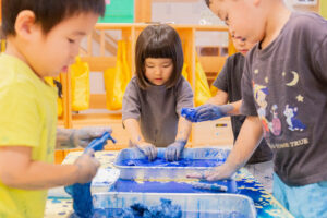 京都市保育園 右京区保育園 小規模保育園 活動の様子 制作