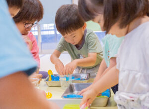 京都市保育園 右京区保育園 小規模保育園 感触遊び